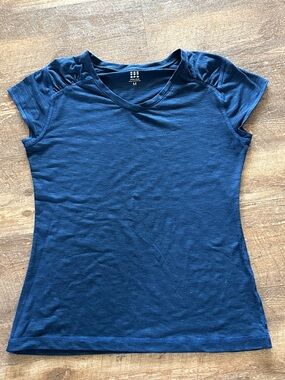 Title Nine Navy V-Neck Short Sleeve Tee